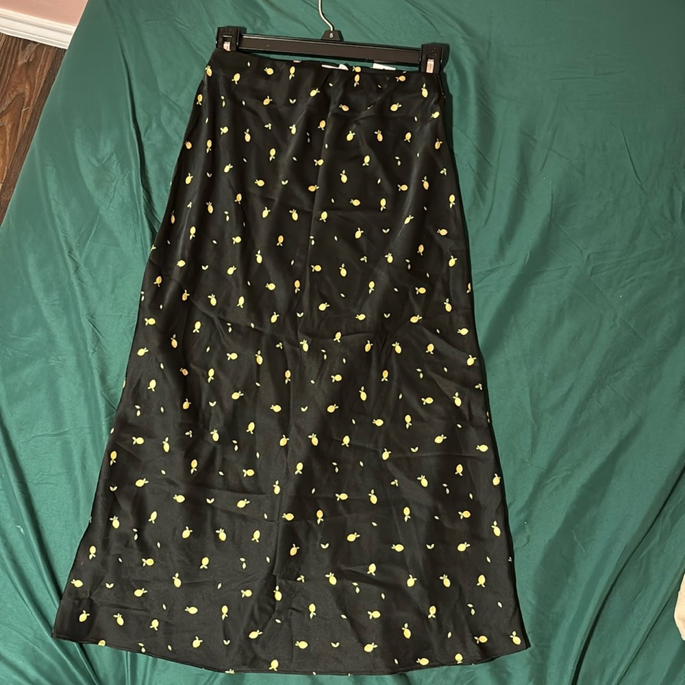 Francesca’s long skirt lemon pattern silk material
